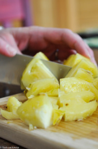 How to Cut a Pineapple - The Scratch Artist