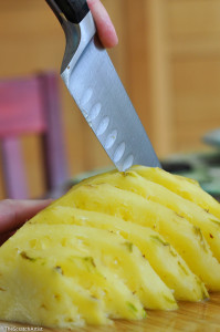 How to Cut a Pineapple - The Scratch Artist