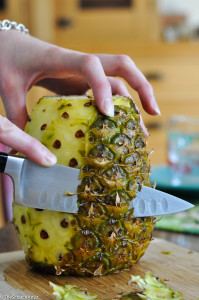 How to Cut a Pineapple - The Scratch Artist
