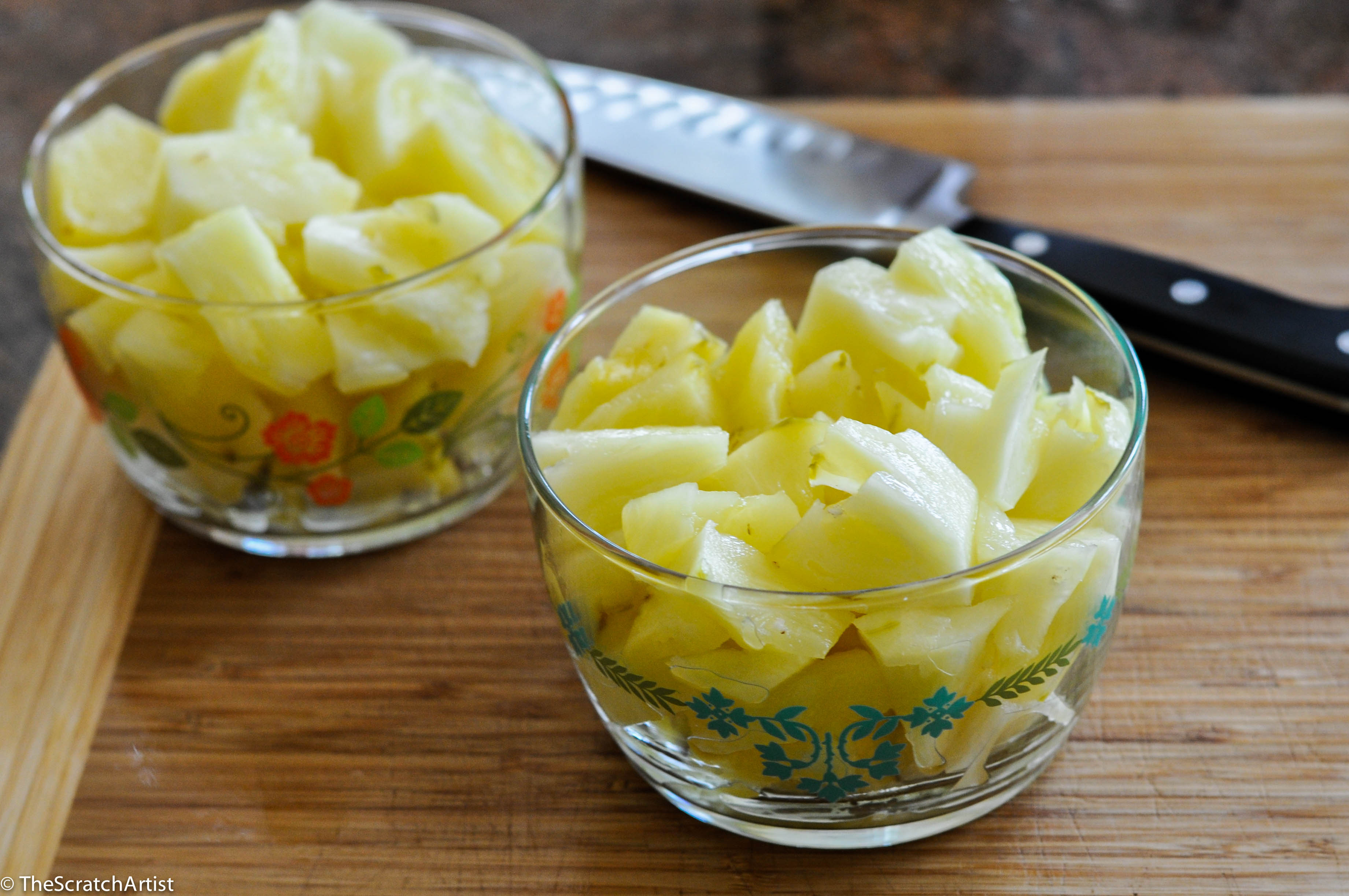 How to Cut a Pineapple - The Scratch Artist