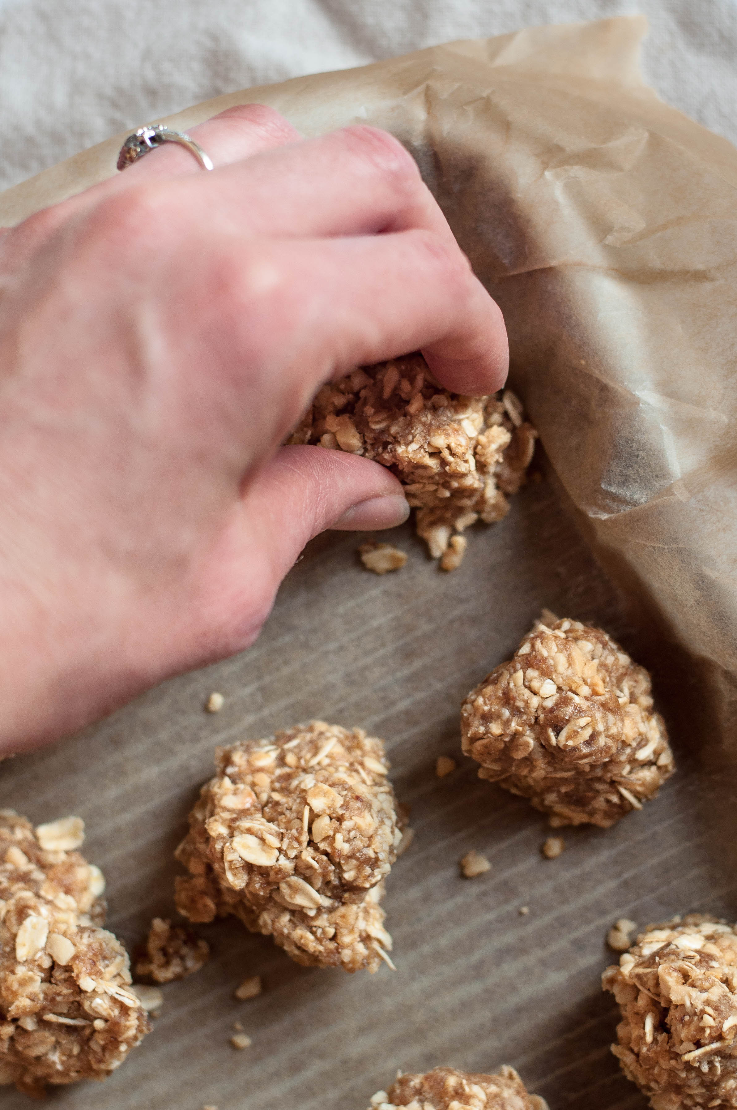 Homemade Peanut Butter & Honey Granola Bar Bites - The Scratch Artist